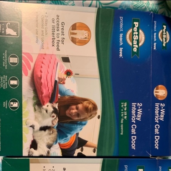 Cat door - Picture 1 of 1